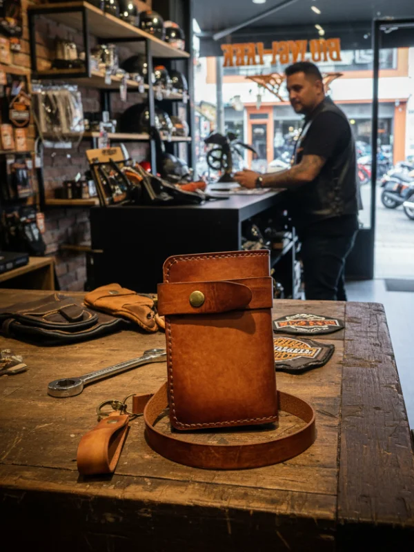 Vintage Biker Geldbörse "Short Classic Vintage" aus geilem Echt Leder mit natürlicher Patina und massiven Nieten, 100% Handarbeit.